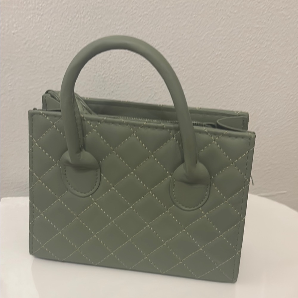 Elegant Green Quilted Handbag